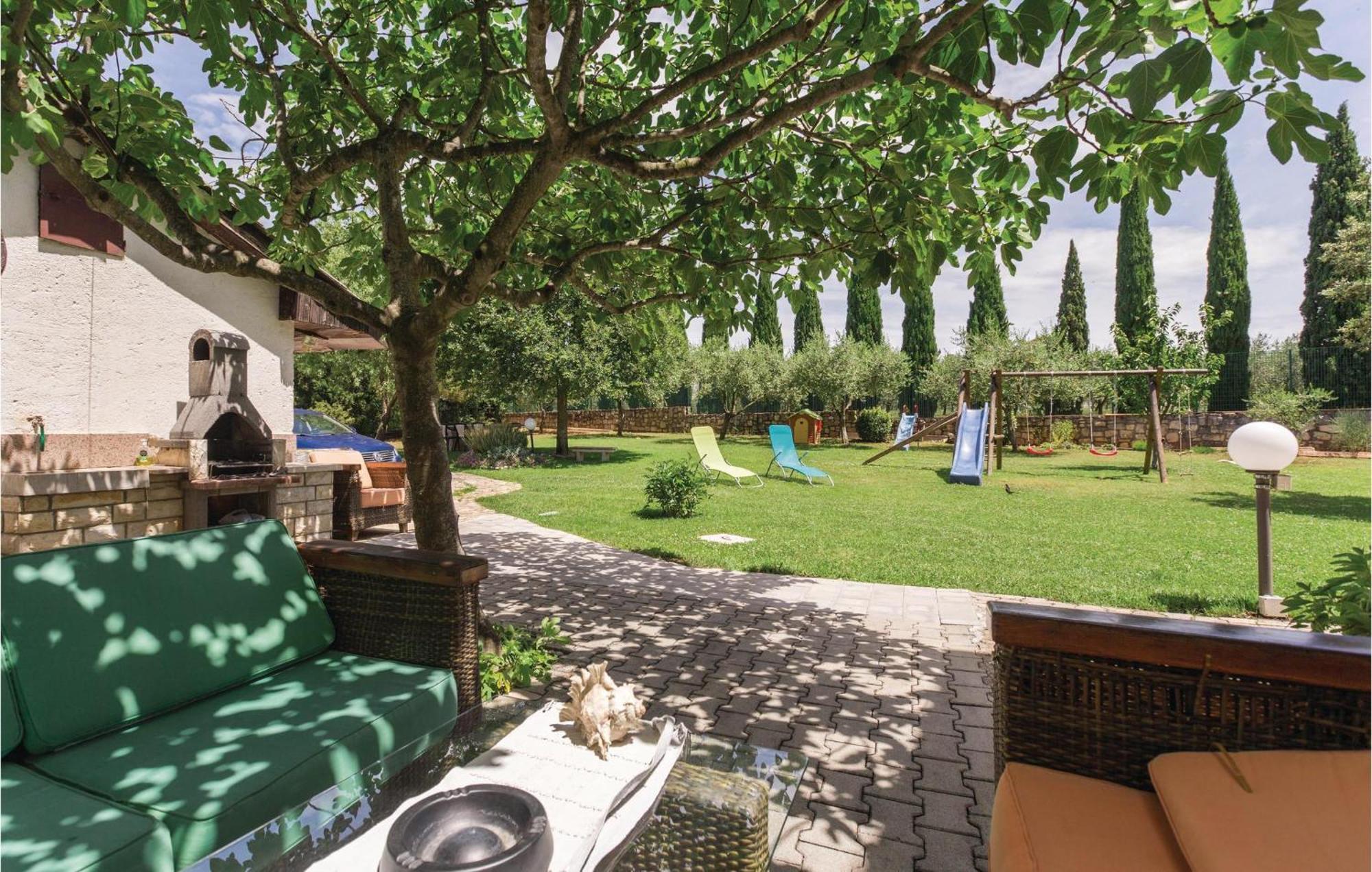 2 Bedroom Beautiful Apartment In سافودغيا المظهر الخارجي الصورة